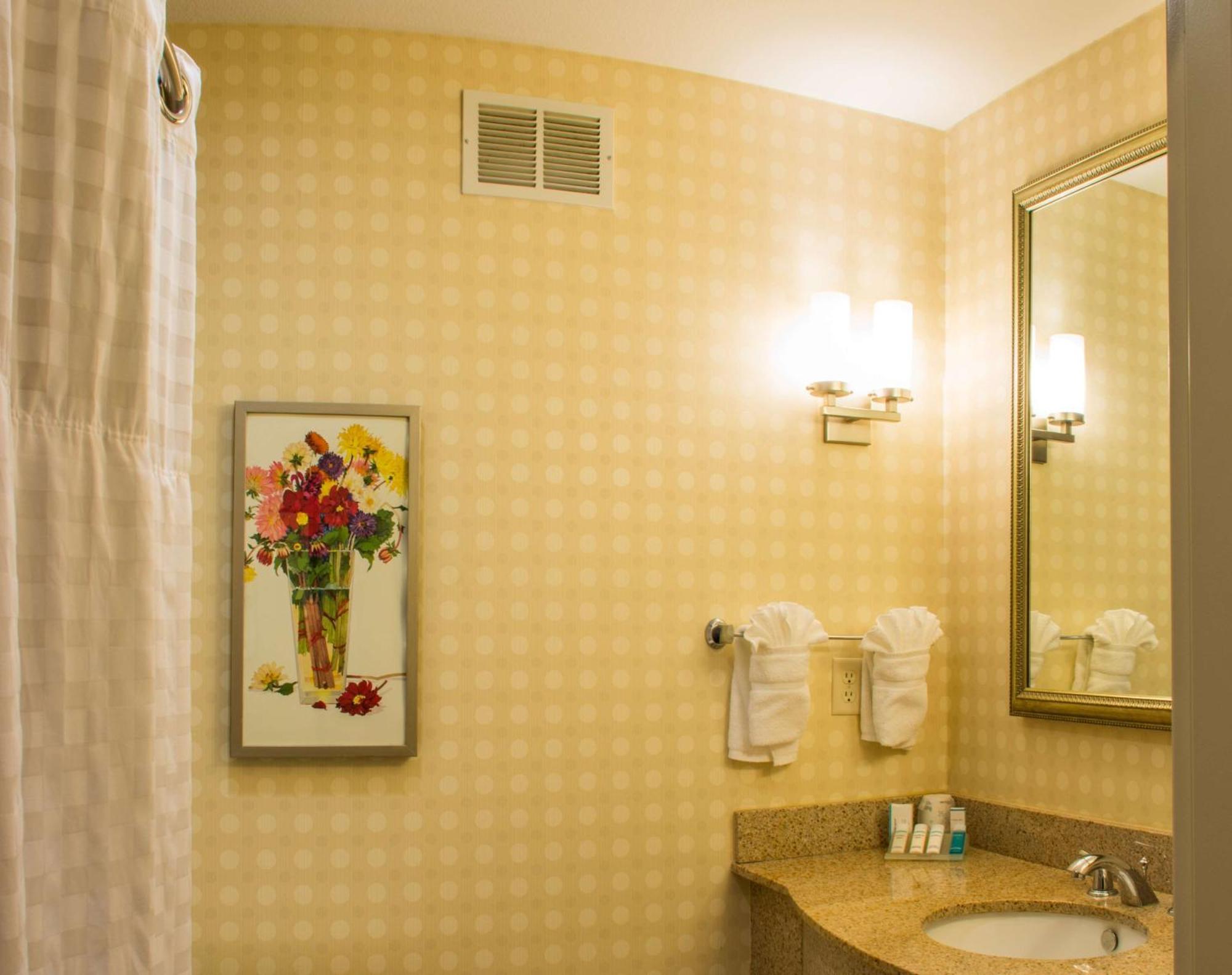 Hilton Garden Inn Elkhart Exterior photo