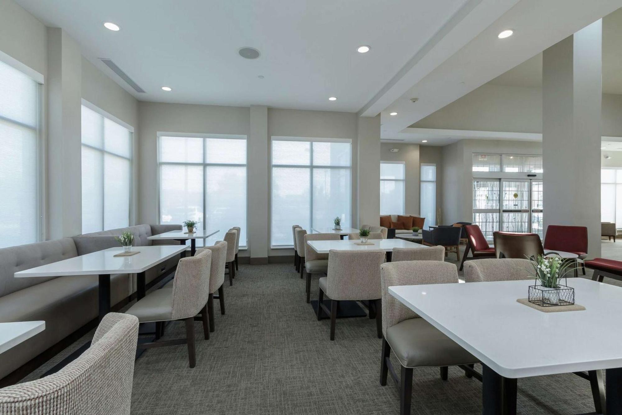 Hilton Garden Inn Elkhart Exterior photo