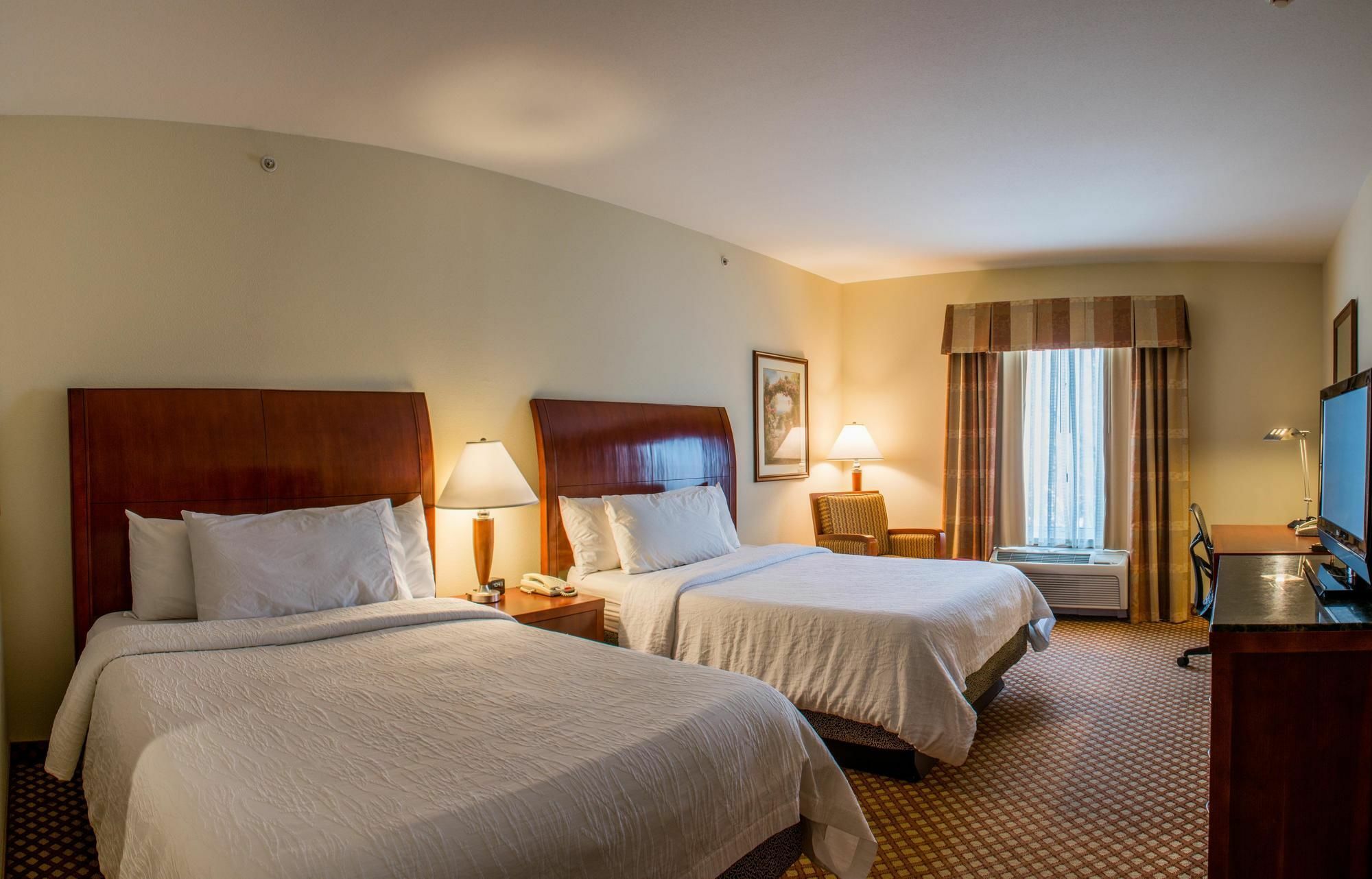 Hilton Garden Inn Elkhart Exterior photo